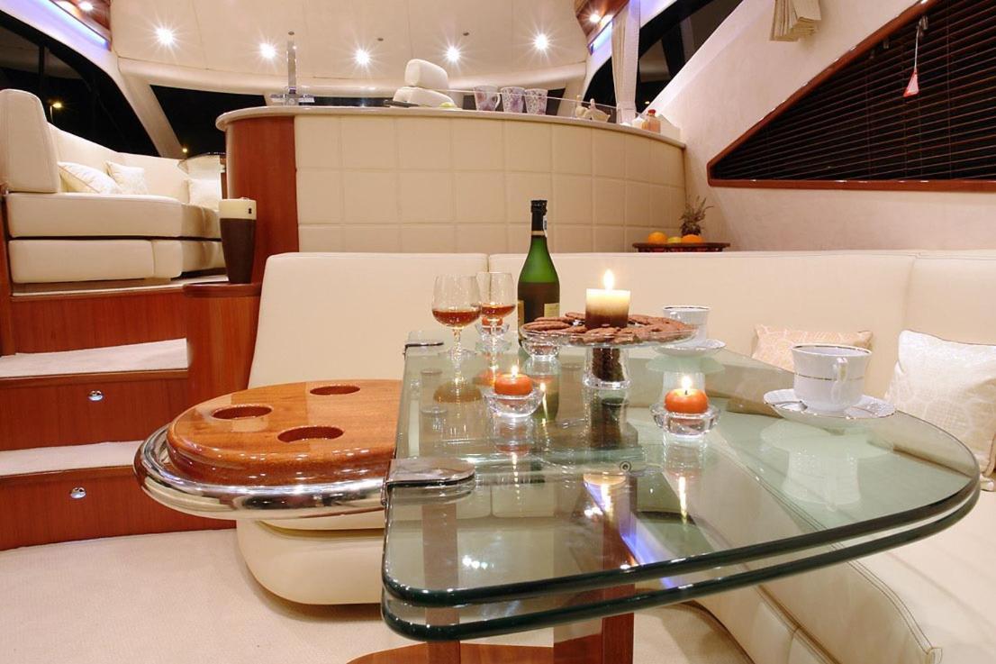 Yacht Pegasus II Hotel Barcelona Exterior photo